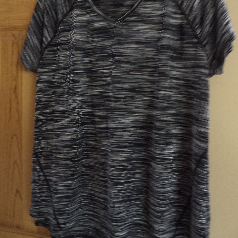TEK GEAR V-NECK T-SHIRT  ~ Short Sleeves ~ Heathered Black + White~100% Poly ~XL